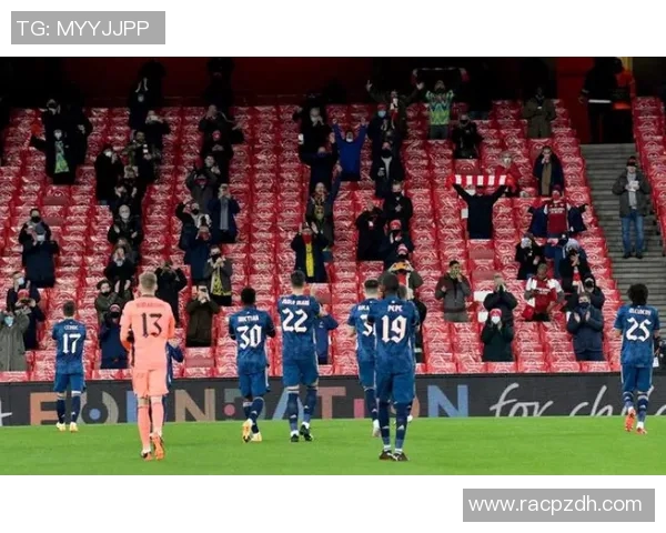 法甲联赛因疫情暂停至少三轮比赛推迟进行以确保球员和球迷安全